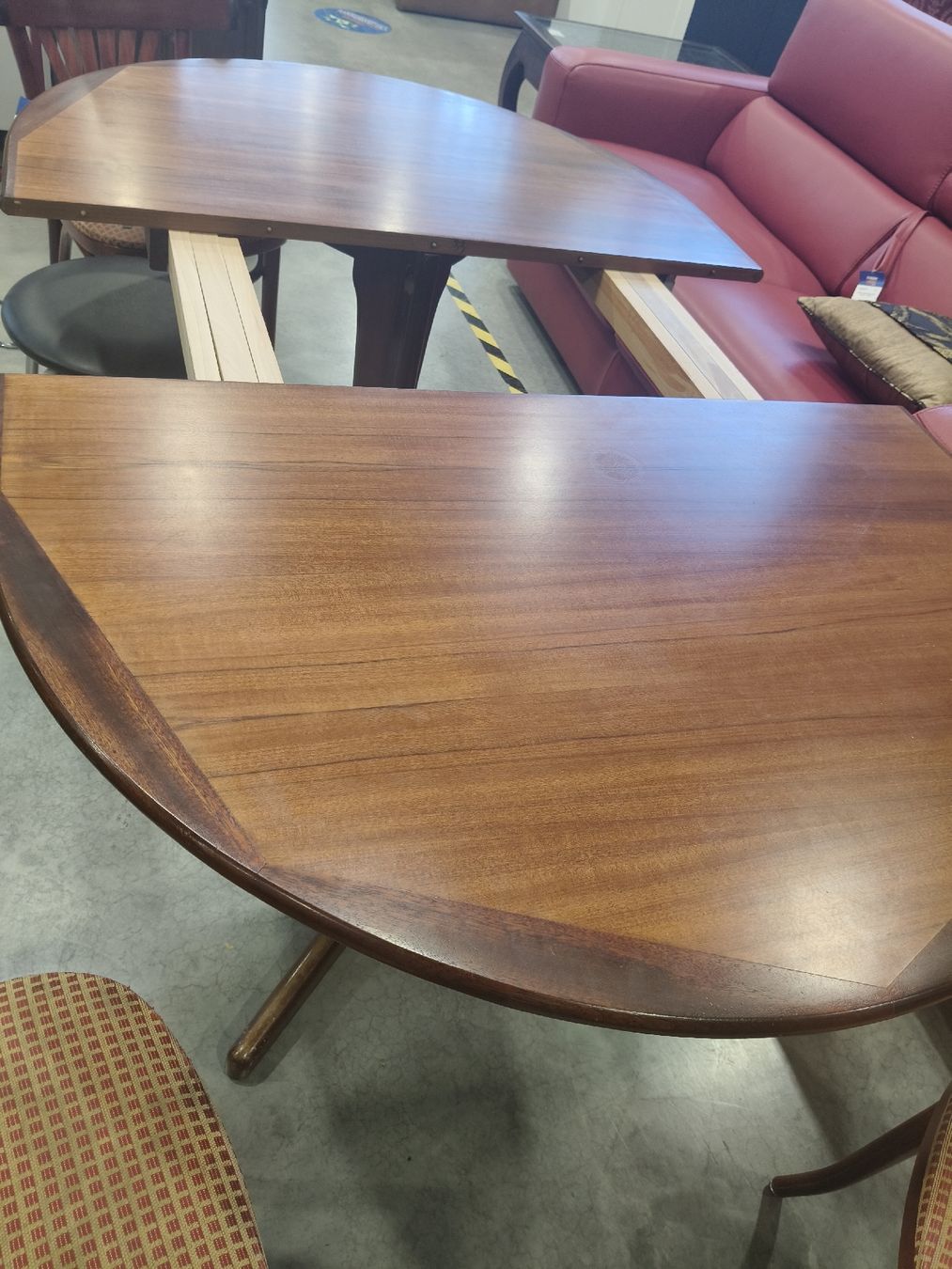 Tables: Ovaltisch aus den 1970er  – D'occasion à Zwingen par inf_2blh 1