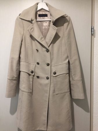 Kurzmantel beige Zara mit samtigem Touch
