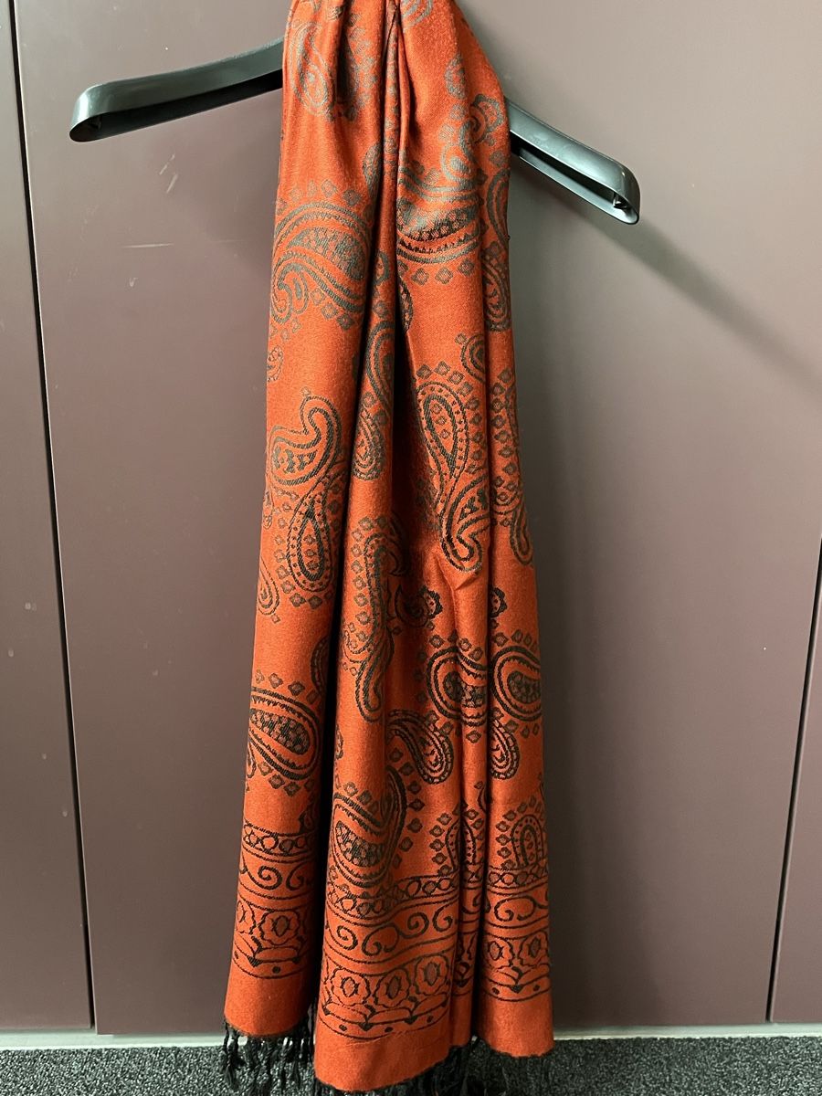 Foulard & Sciarpe: Écharpe rouge/orange noir – Usato da St. Prex venduto da Nikolletta 4