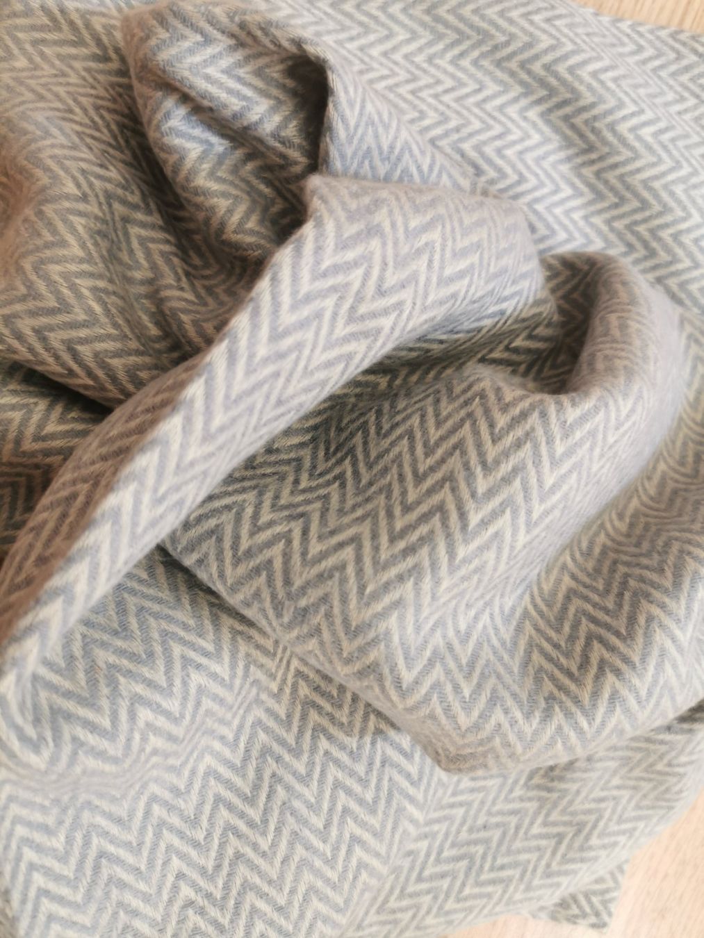 Foulard & Sciarpe: Kaschmir Schal – Nuovo e nell'imballaggio originale da Schlieren venduto da vlalif 2