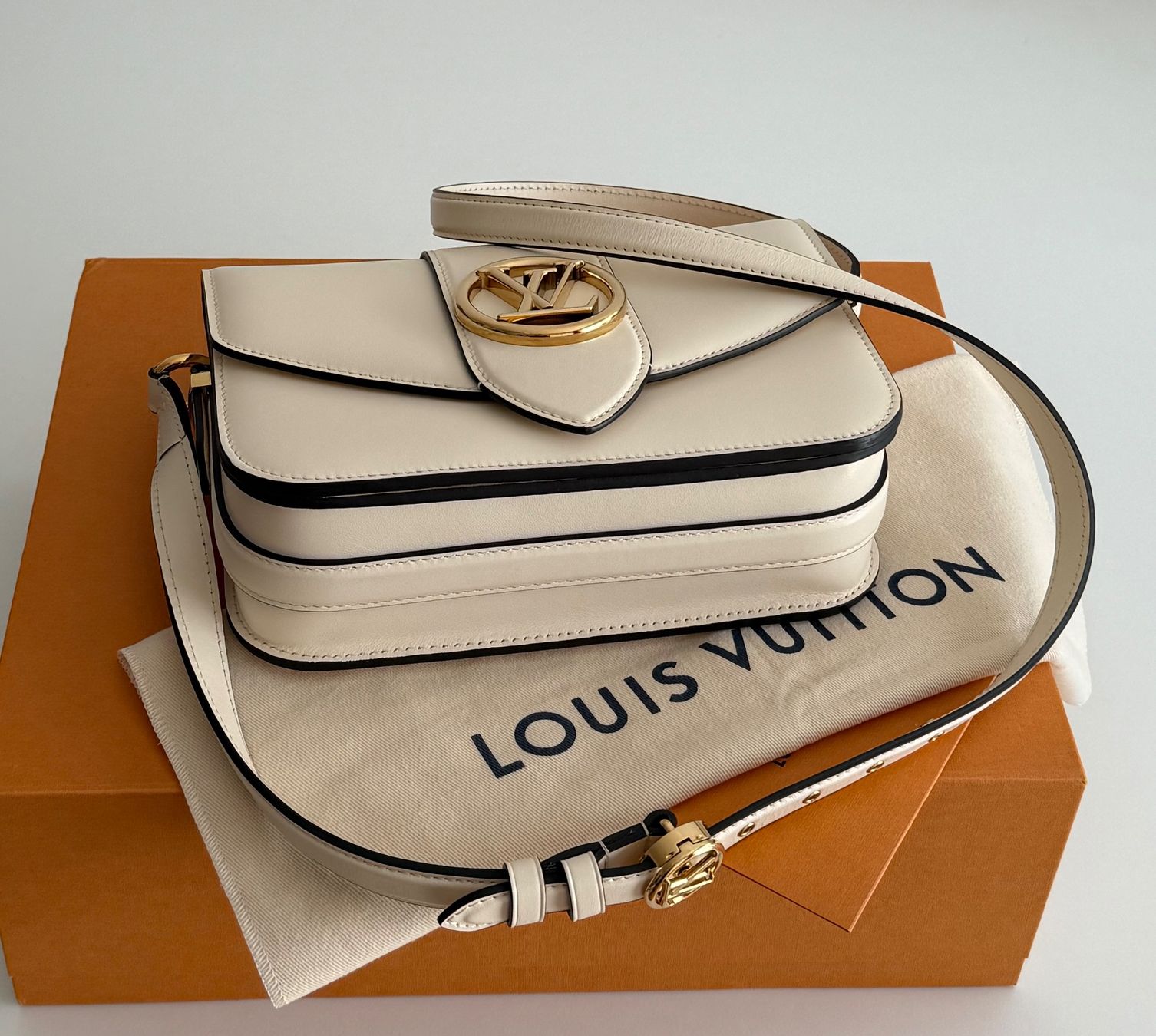 Louis Vuitton Borse da donna: Louis Vuitton Pont 9 Cream – Usato da Reinach AG venduto da RobbisB 6