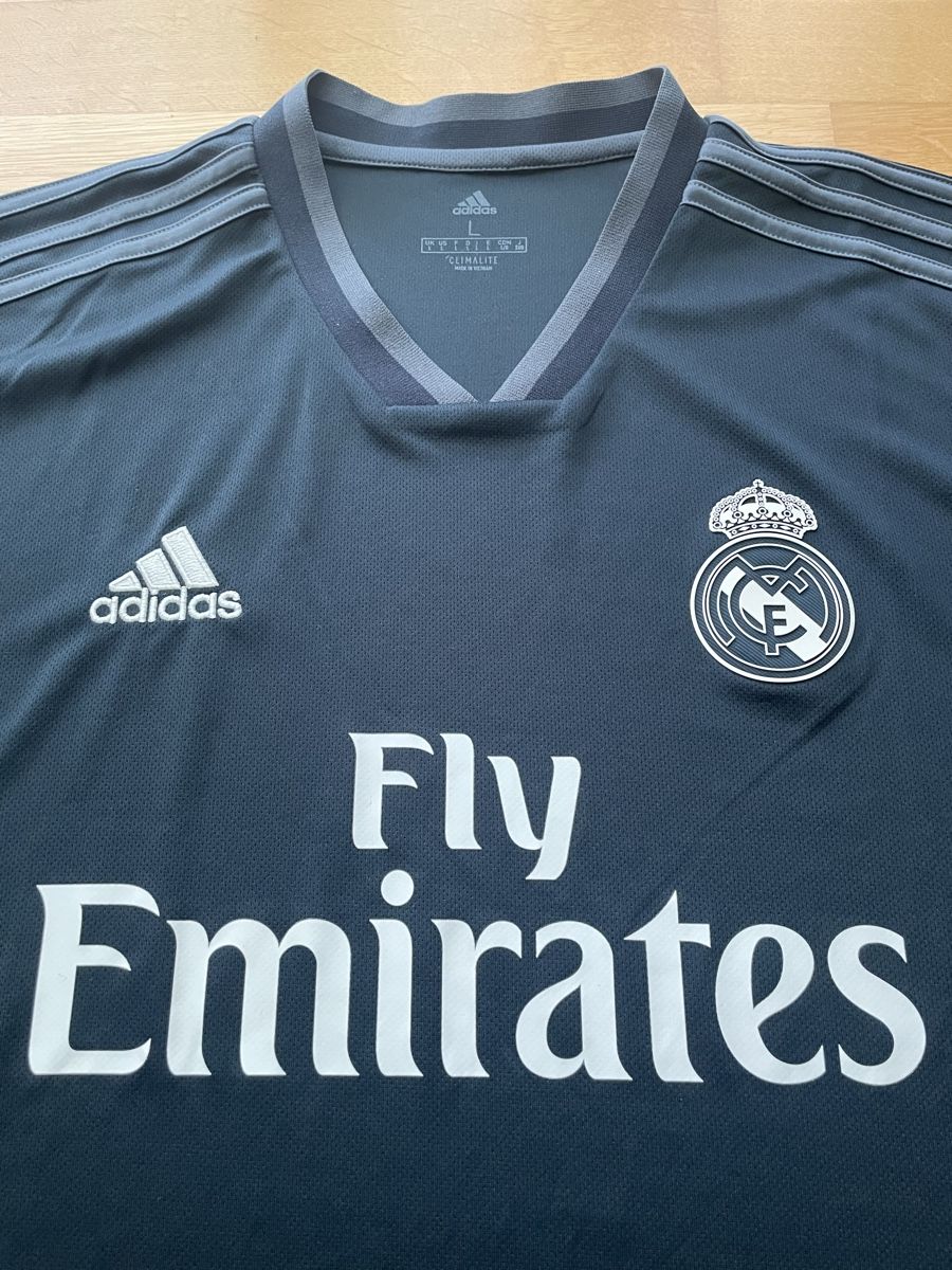 Real Madrid Canottiere & Pantaloni: Real Madrid 2018/2019 original – Nuovo (secondo la descrizione) da Windisch venduto da RealJerseys 2