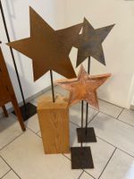 Ton-/Metallsternen auf Säule