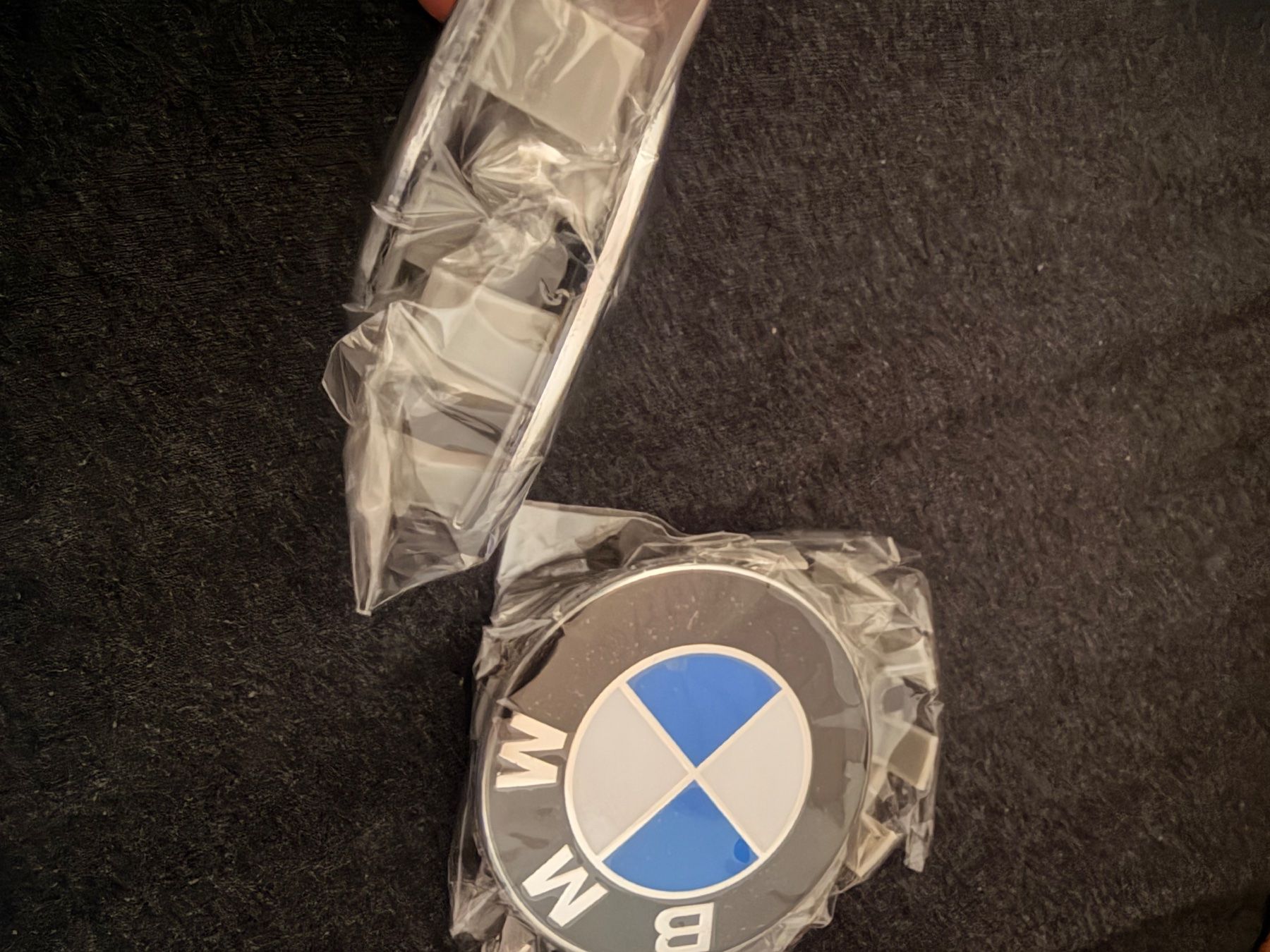 BMW Tutti pezzi di ricambio auto: BMW Radnabenkappen 68mm NEU – Nuovo e nell'imballaggio originale da bülach venduto da Happylion1 1