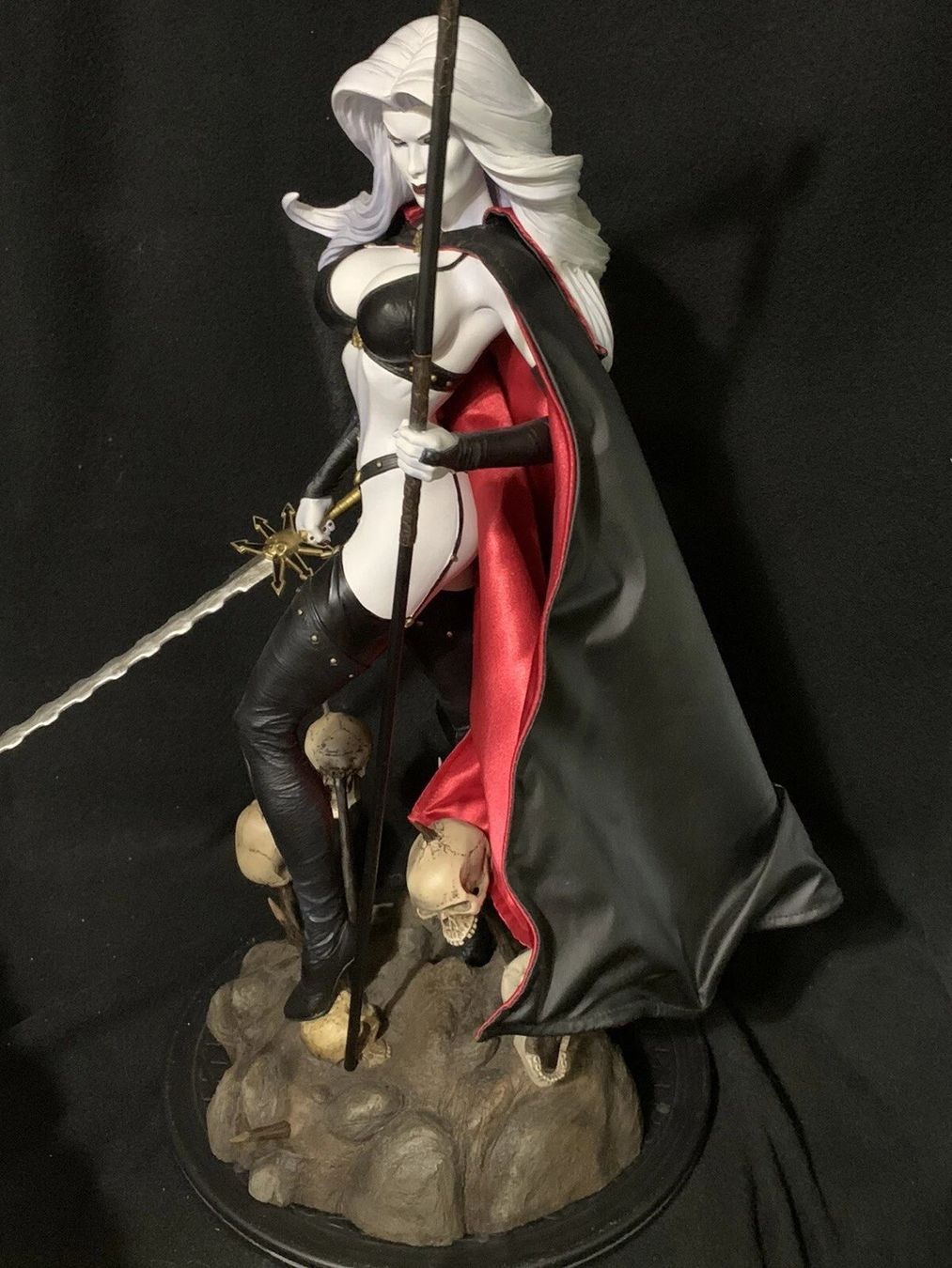 Statuette: Sideshow Premium Format Lady Death Statue – Usato da Oberentfelden venduto da FiguresAndGamesPlace 3