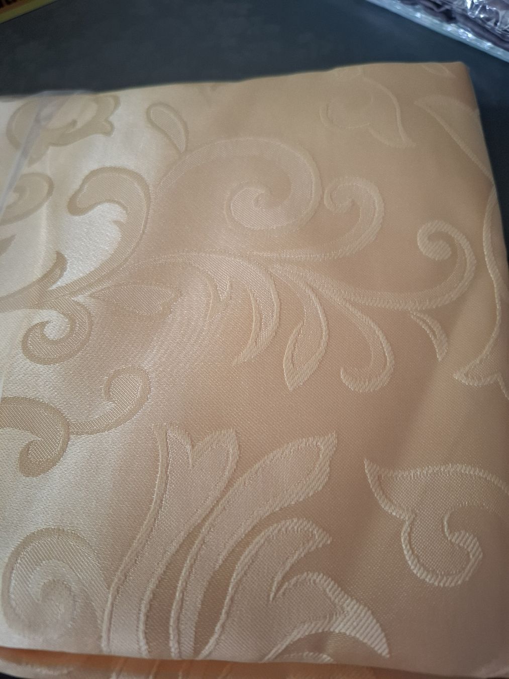 Altra biancheria da tavola: Tischtuch Golden 140x220cm                   100%  Polyester – Nuovo e nell'imballaggio originale da Buchrain venduto da Sracer0 1
