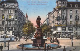 Zürich (ZH) Bahnhofstrasse und Alfred-Escher-Denkmal Tram