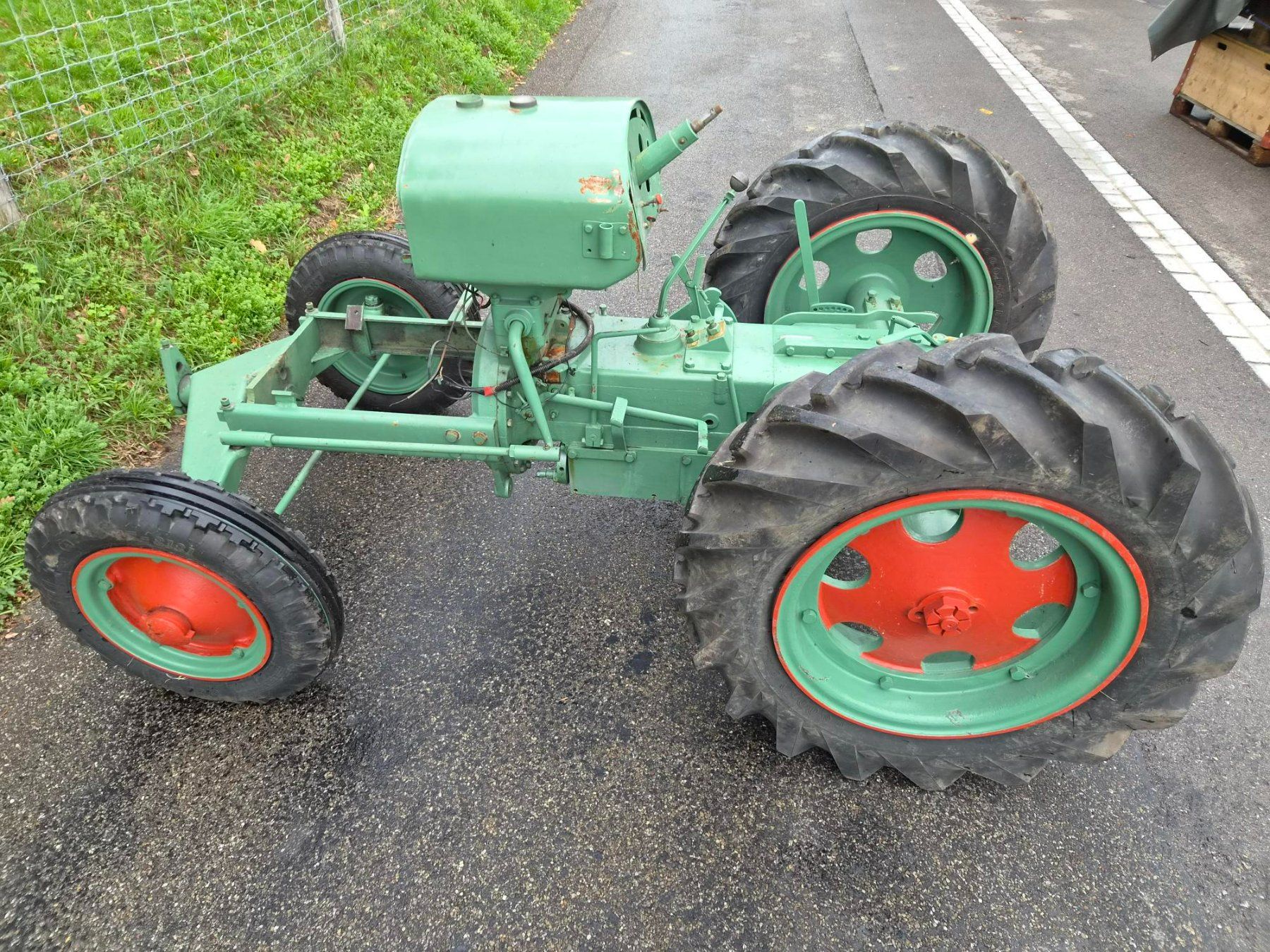Bührer Tracteurs: Teileträger Bührer Oldtimer Traktor KJ4 – Défectueux à Dürnten par Bachtel84 1