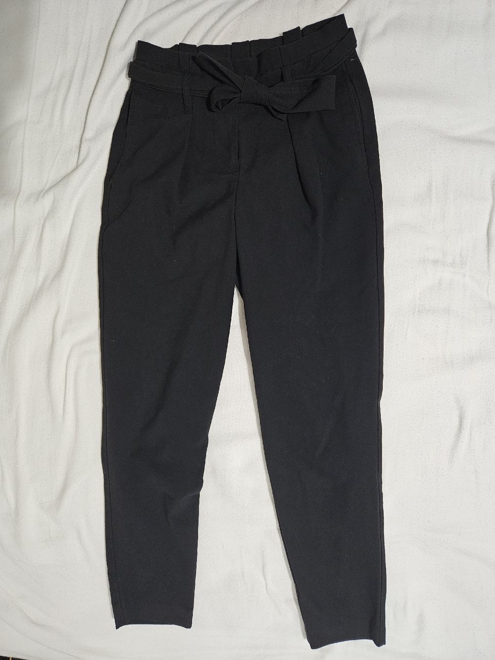 Pantaloni: Hose Stoff mit Bindegürtel, Schwarz, Grösse 34 – Usato da Abtwil AG venduto da Ayline.a8
