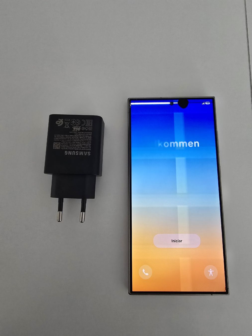 Samsung Portables: Samsung Galaxy S24 Ultra Broken Display – D'occasion à Fully par MrGabriel