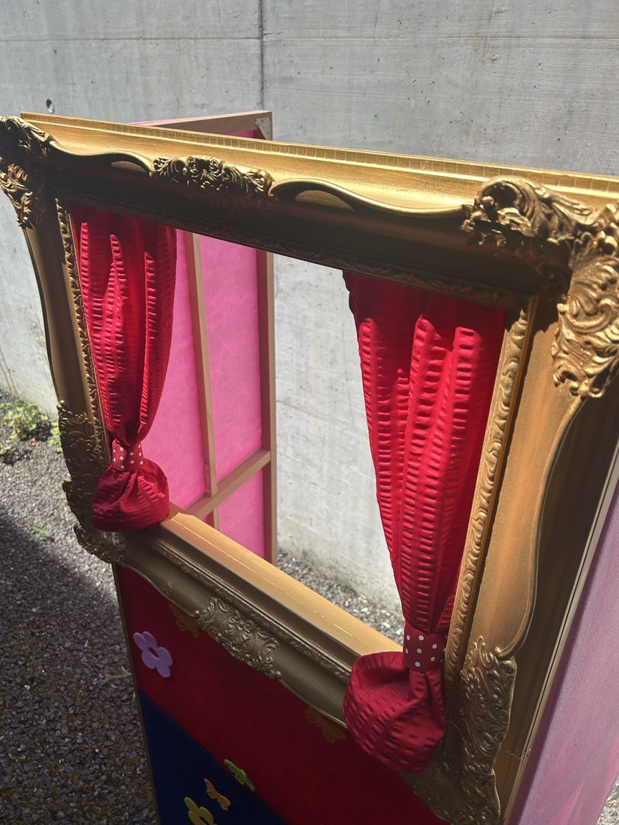 Giocattoli: Kasperlitheater  / Puppenspiel – Usato da Luzern venduto da Brunello123 1