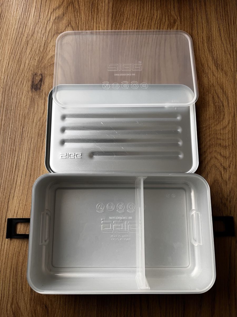 Sigg Contenitori & Simili: SIGG Lunchbox Plus L 1,4 L Aluminium mit Einsatz – Usato da Grabs venduto da SilviaS. 2