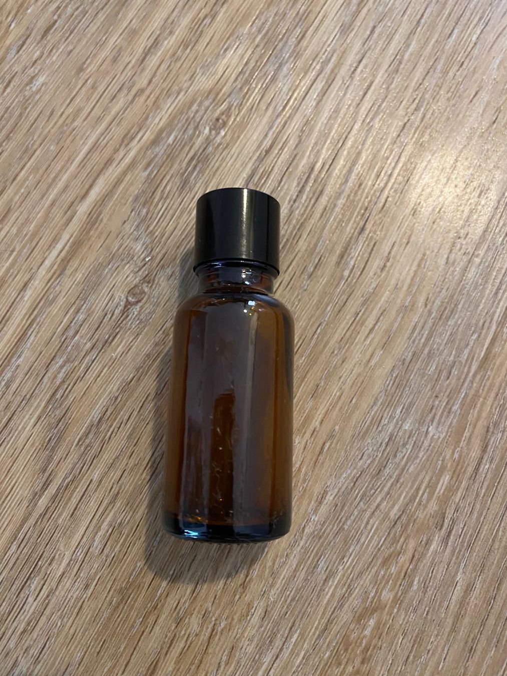 Flaconi: 110 bernsteinfarbige Mini Glasflaschen – Usato da Bischofszell venduto da sonixx 1