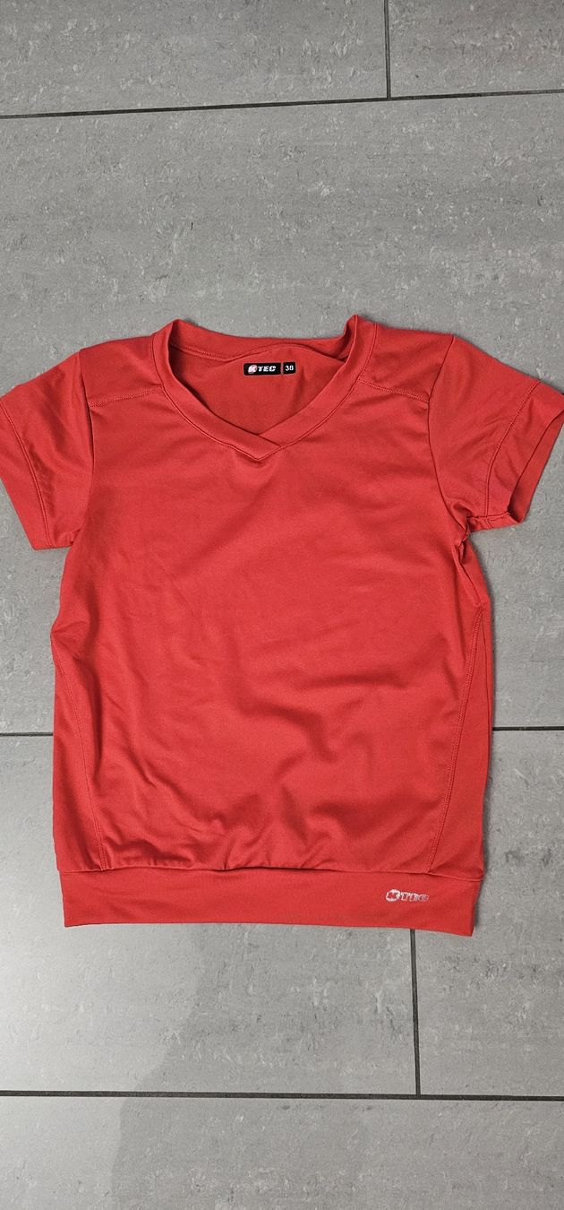 T-shirt: maglietta fit k tec – Usato da Gordola venduto da Alfacigno
