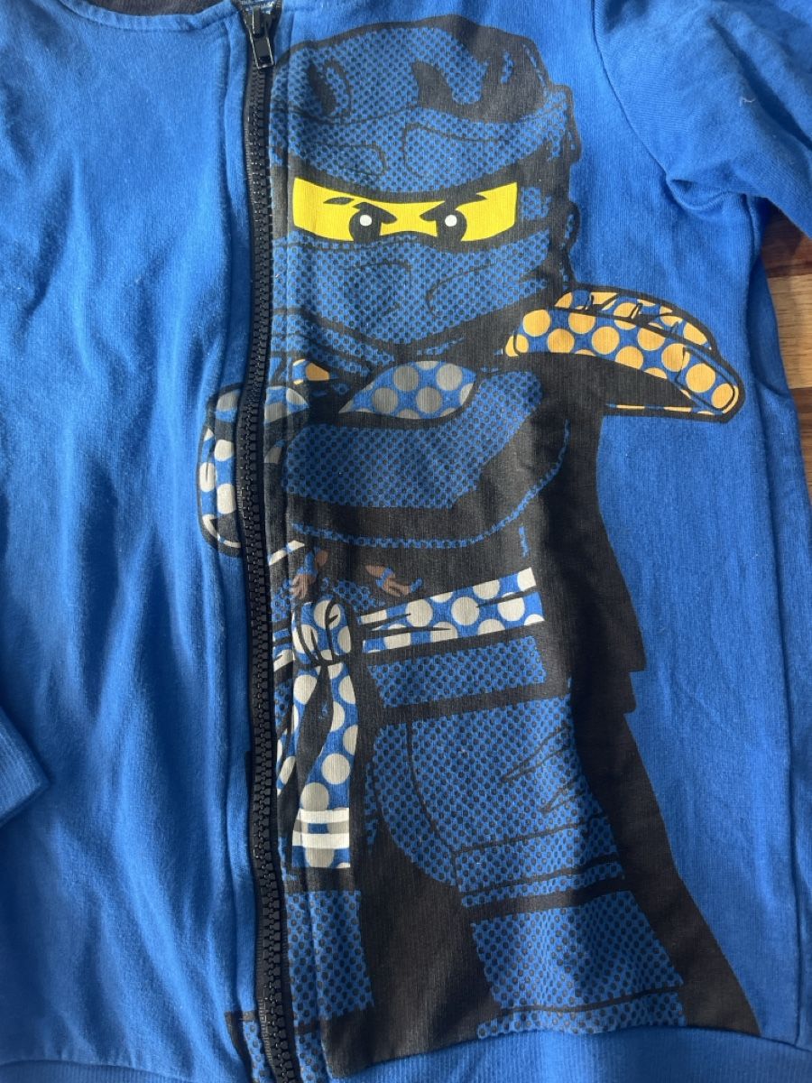 Pulls et sweat-shirts: LEGO Pullover mit Reissverschluss Gr 128 – D'occasion à Basel par HugChristine 1