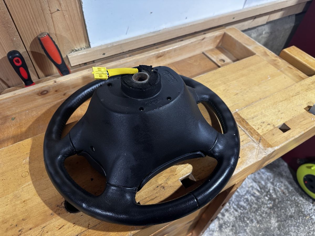 Saab Tutti pezzi di ricambio auto: SAAB 9-5 Lenkrad – Usato da Unterkulm venduto da YS3 2