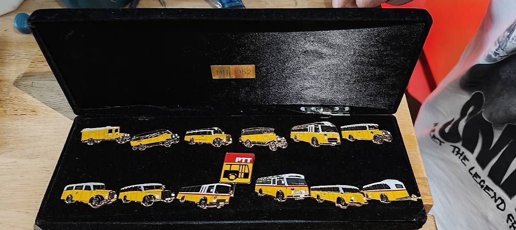 Plaquettes & Badges: Pins Postauto Oldtimer  – D'occasion à Biel/Bienne par shariluna 4