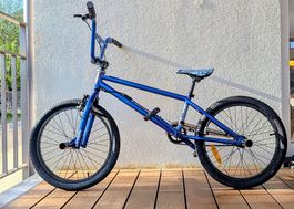 Vélo BMX GT Bicycles Bleu - Avec 4 Pegs pour enfant 8-11 ans