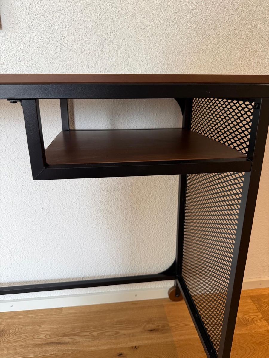 Ikea Scrivanie: FJÄLLBO Laptoptisch 100x36 – Usato da St. Gallen venduto da leo_299c 1