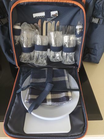 Picknickrucksack mit Geschirr für 4 Personen dunkelblau