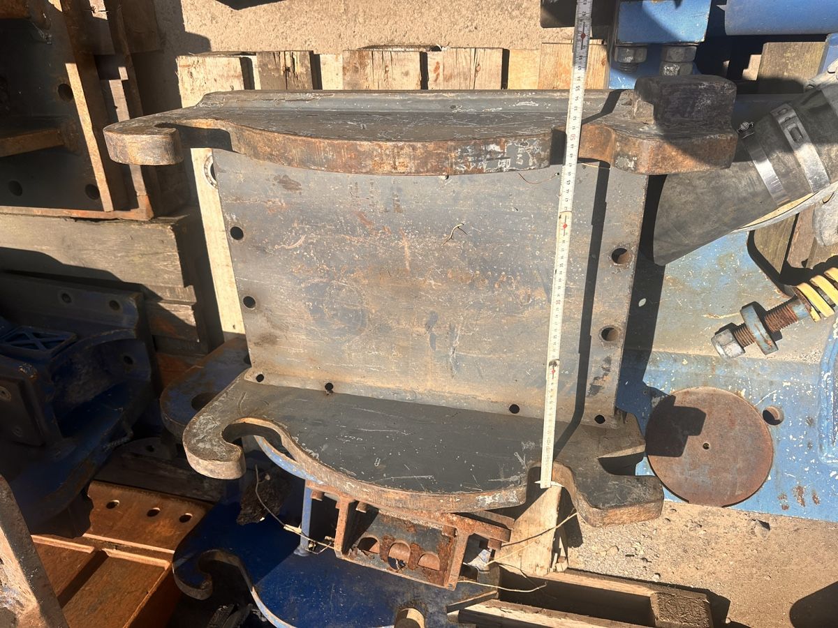 Escavatori: Bagger schnellwechsler , anbauplatte – Usato da lyssach venduto da brax2019 1