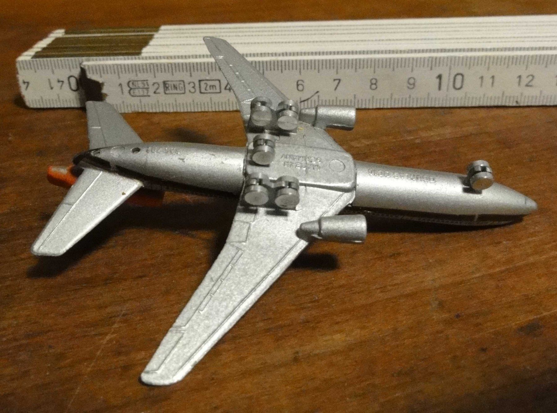 Swissair Modellbausätze & Standmodelle: Flugzeugmodell DC 10 Swissair, Metall – Gebraucht aus Wohlen AG von Flusslauf 2