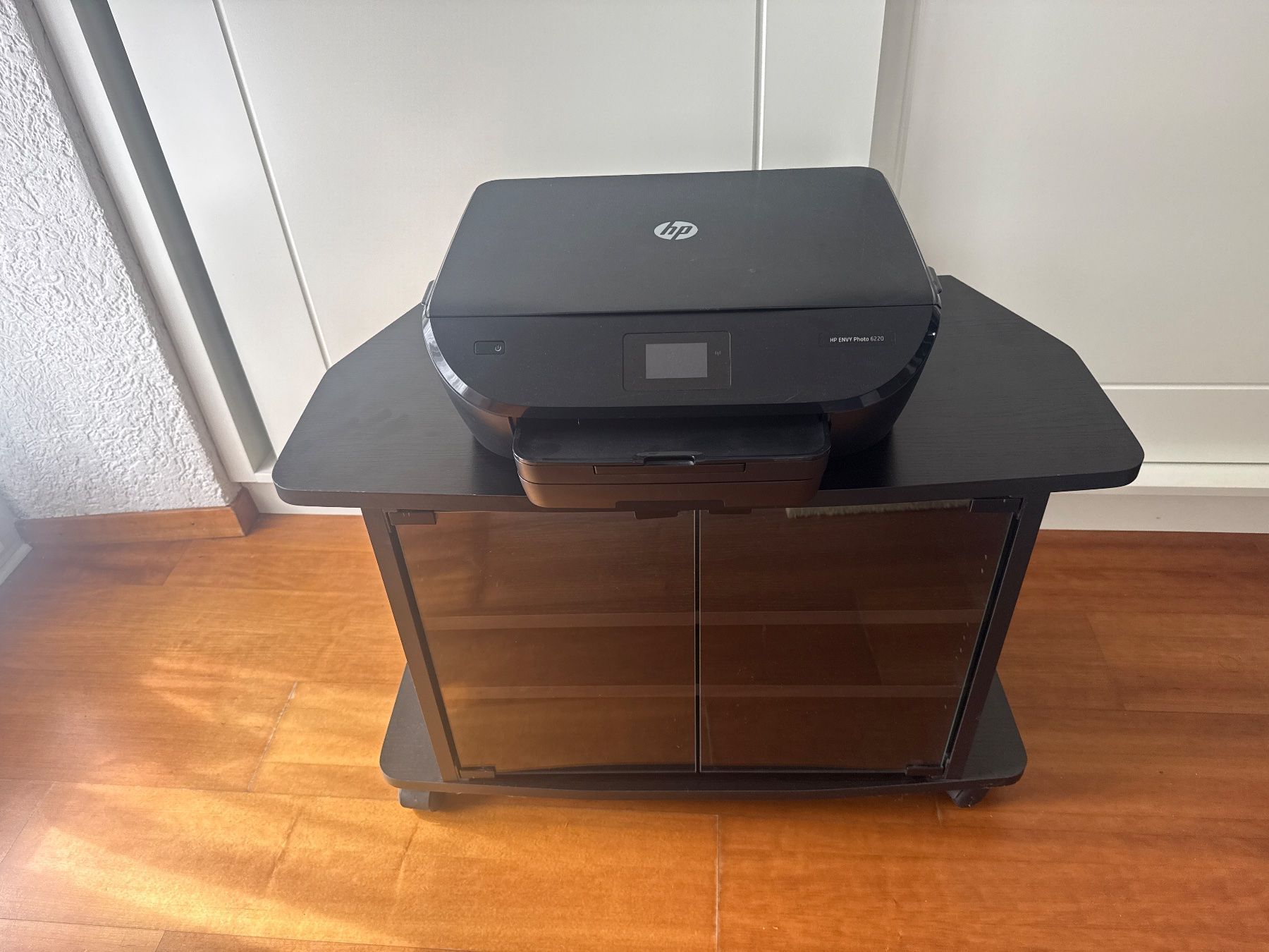 Mobili TV: TV-Möbel schwarz mit Glastüren – Usato da Thalwil venduto da vernasm 4