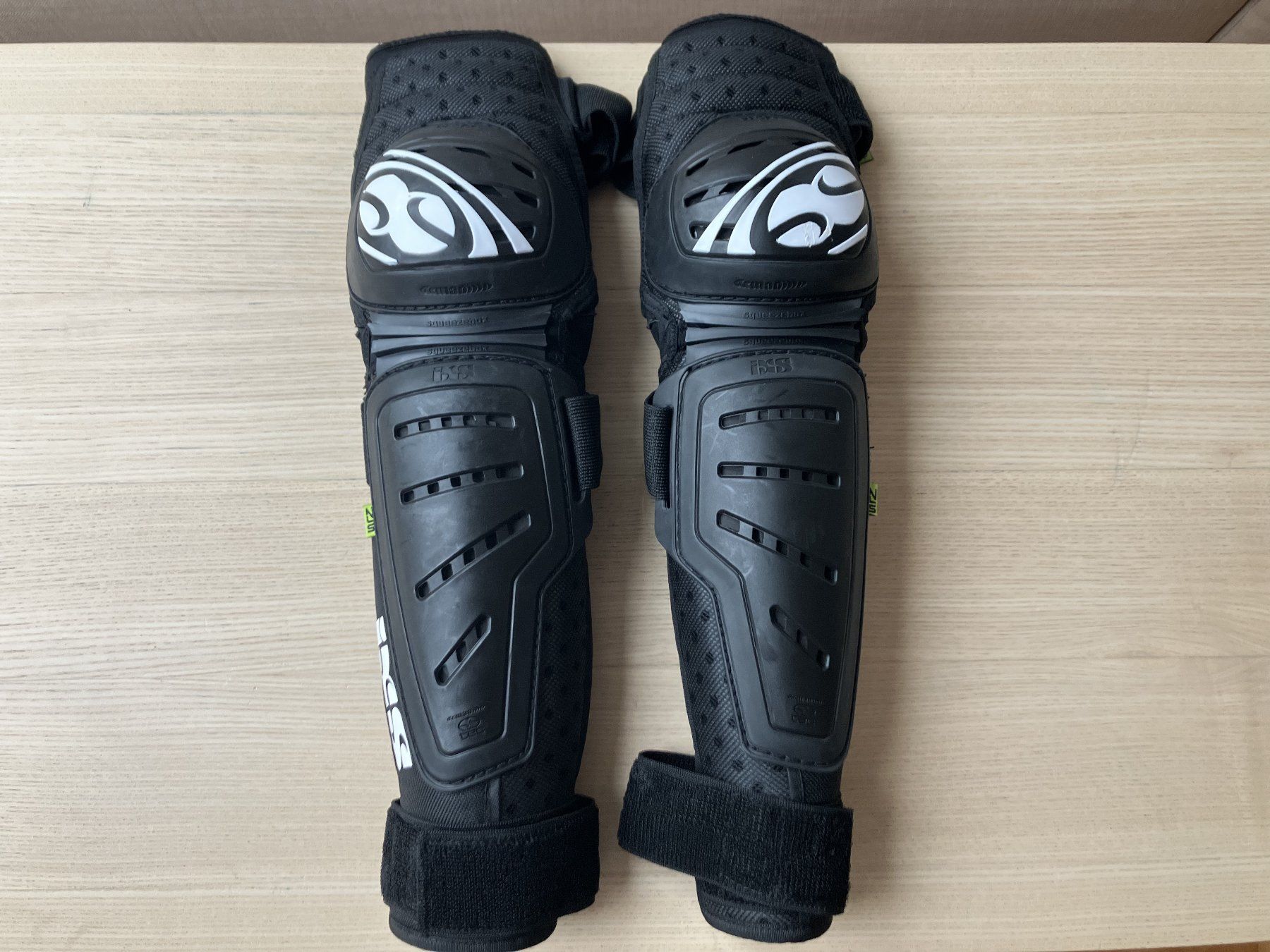IXS Protezioni & Imbottiture: iXS Cleaver Knee-Shin Guard M for downhill biking – Usato da Bonstetten venduto da __sunshine__
