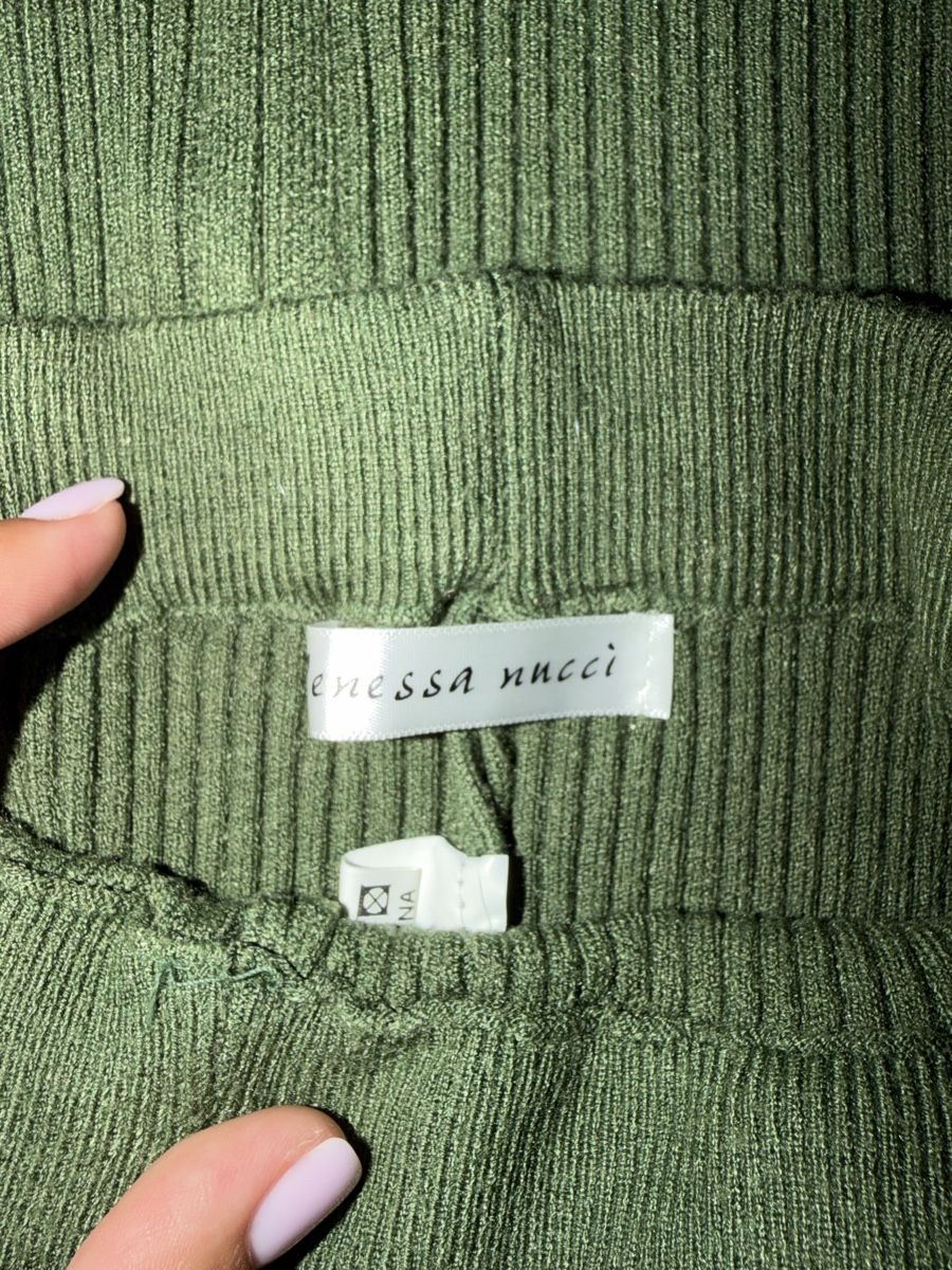 Lots de vêtements: Nucci Pullover mit Hose Olivgrün Grösse s – Neuf (Voir description) à Luzern par Lorena.haj 3