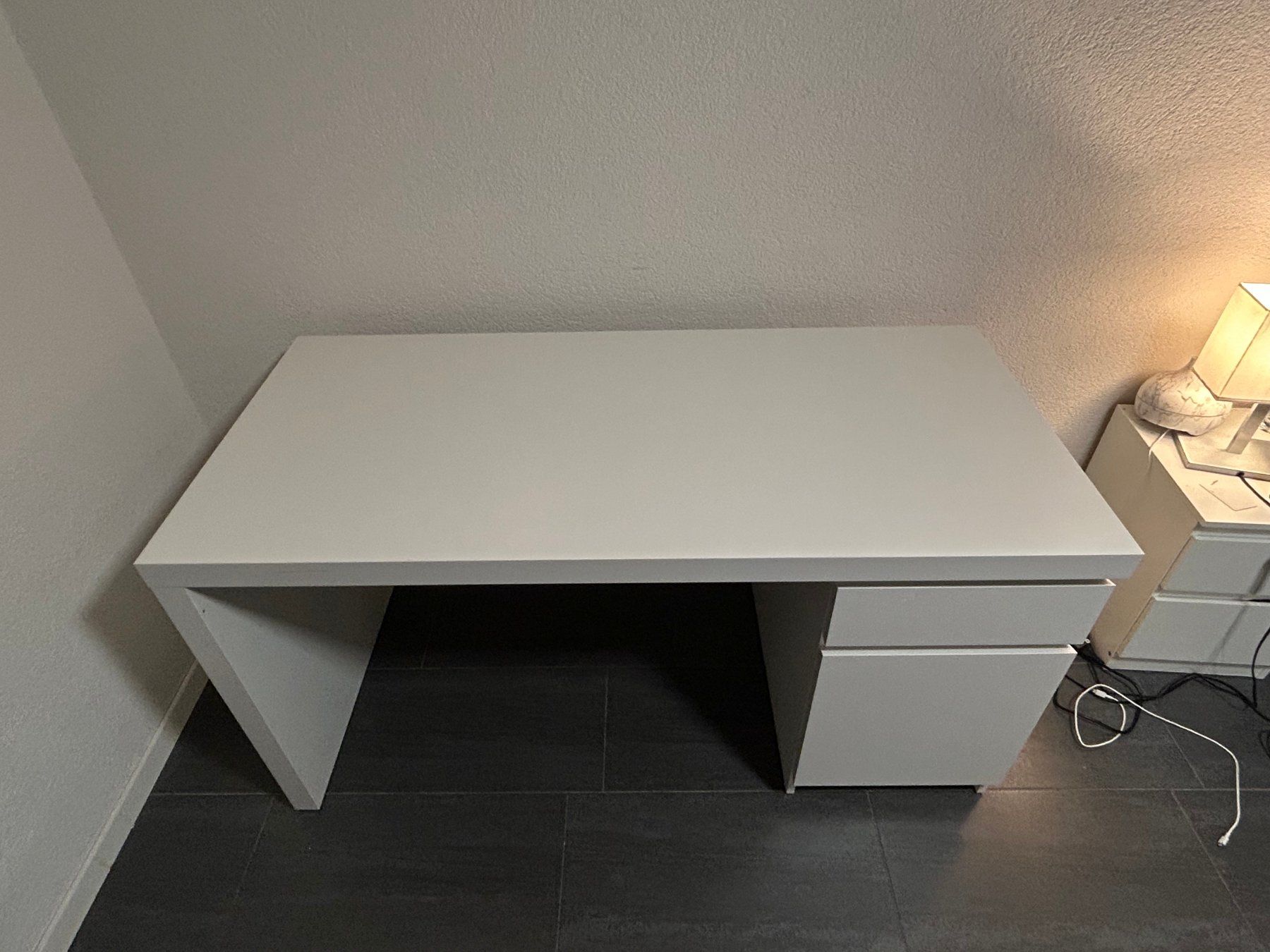 Ikea Scrivanie: Ikea desk MALM – Usato da Glattbrugg venduto da giu_6ynv 1