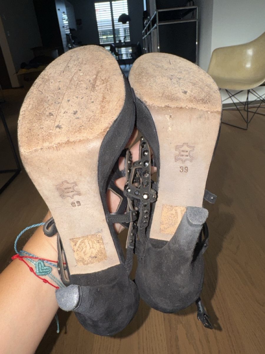 Scarpe da donna: Black Suede High Heel Sandals with Studs – Nuovo (secondo la descrizione) da Zürich venduto da VittoDS 1