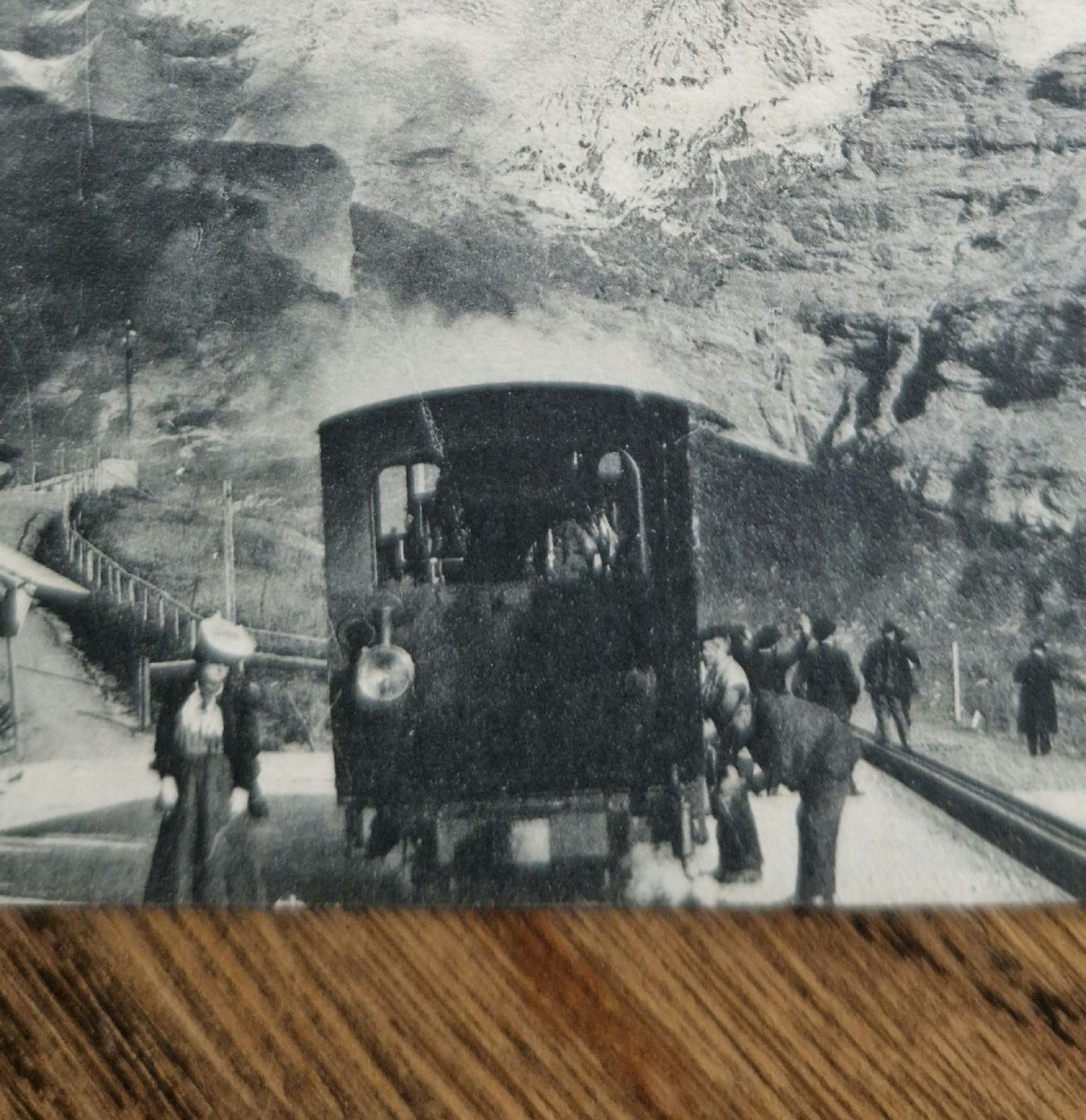 Cartoline postali: Wengeralpbahn, belebter Bshnsteig – Usato da Ebikon venduto da Donar50 1