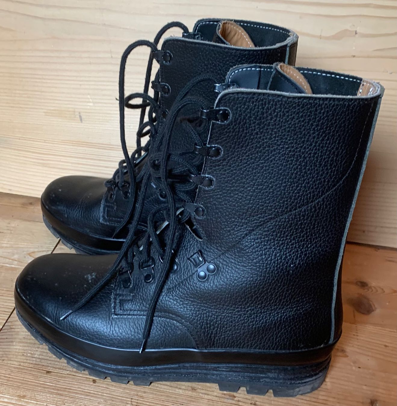 Scarpe da uomo: Kampfstiefel der CH Armee Grösse 285/6 – Usato da Goldingen venduto da Bergler012 2