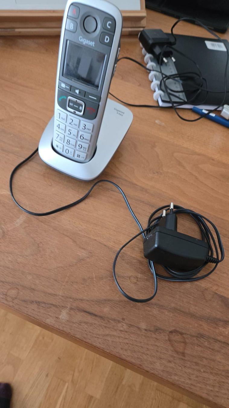 Gigaset Telefone: Gigaset E560 mit Basisstation – Komfort-DECT-Telefon 📲 – Gebraucht aus Gunzwil von  2