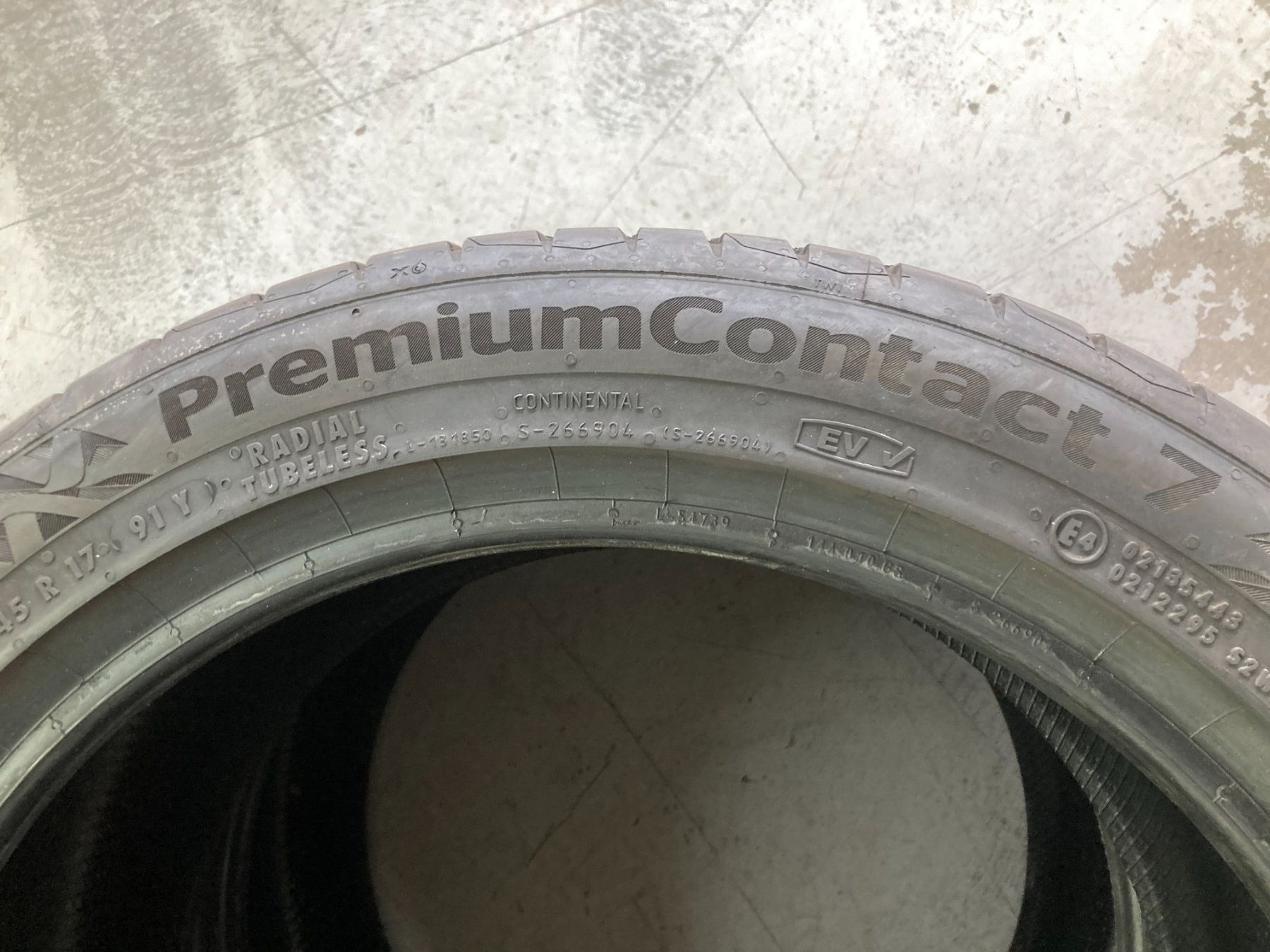 Continental Pneus & Kompletträder: 225/45R17 Continental Sommerpneu – Gebraucht aus Cham von Cham6332 1