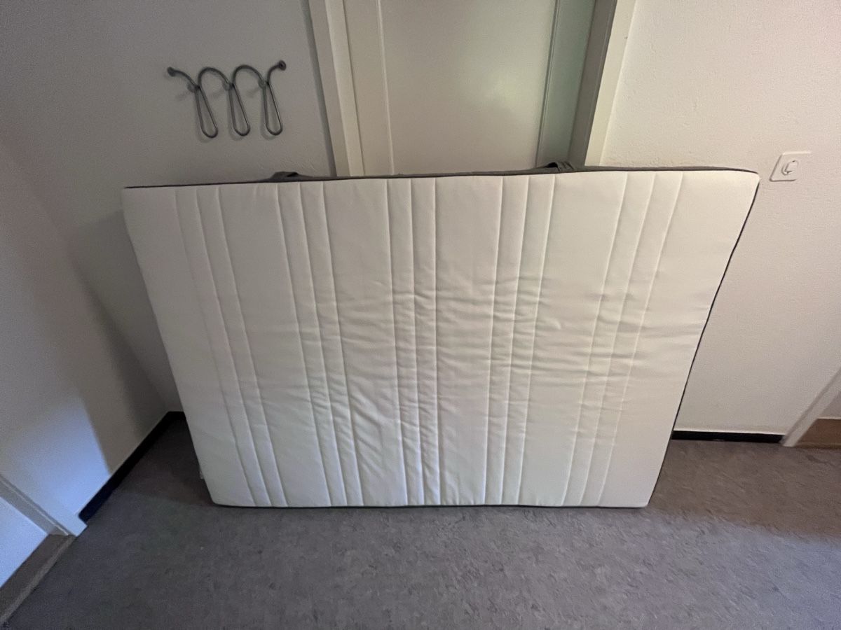 Ikea Matelas: Schaumstoff Matratze 140x200 – D'occasion à St. Gallen par kik_jj6q