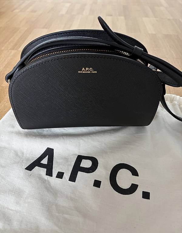 Apc Borse da donna: A.P.C. Handtasche Demi-Lune mini schwarz – Nuovo (secondo la descrizione) da Zürich venduto da Tamara066 3