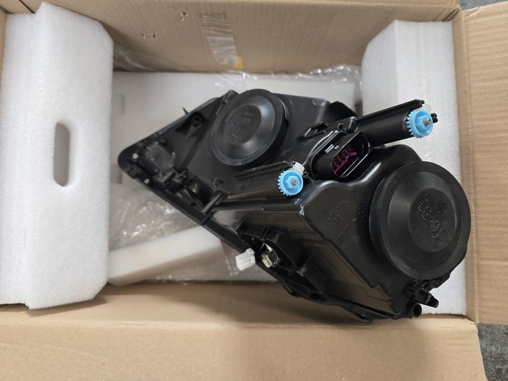 Hella Fari: Audi A3/S3/RS3 8P Scheinwerfer rechts – Difettoso da Menziken venduto da JJRacing 5