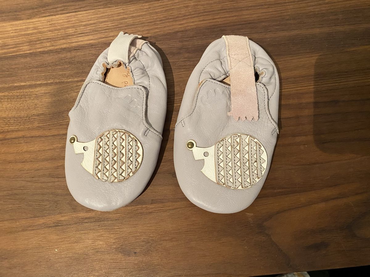 Scarpe per ragazzi: Lederfinken Hausschuhe Gr. 25 – Usato da Urdorf venduto da Tjara65