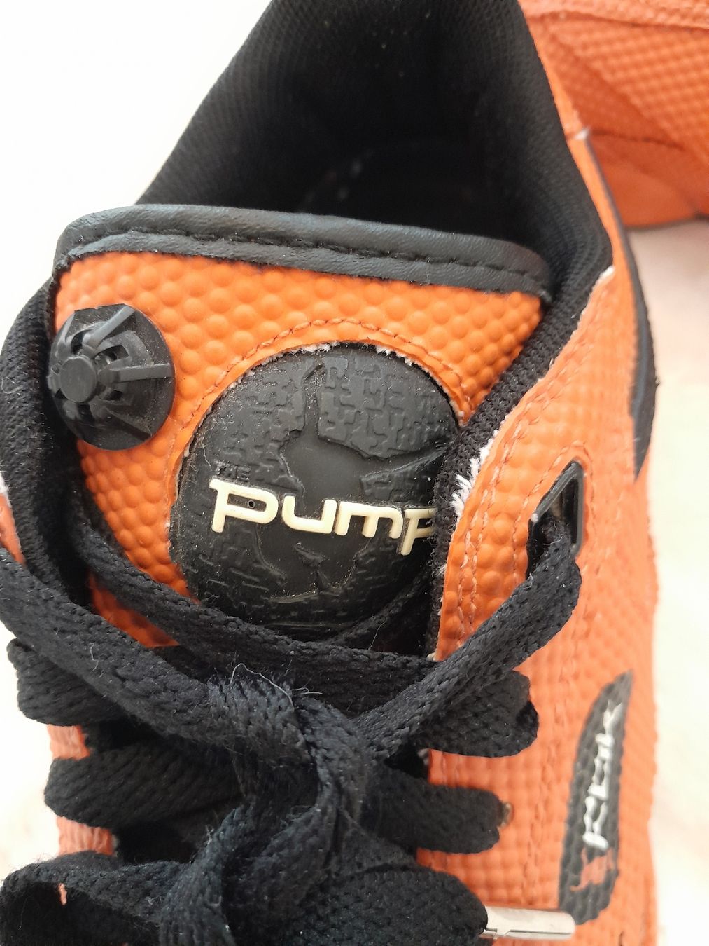 Reebok Scarpe da uomo: Reebok Pump, taille 40, orange automne, top! – Usato da Renens VD venduto da ser_j2fn
