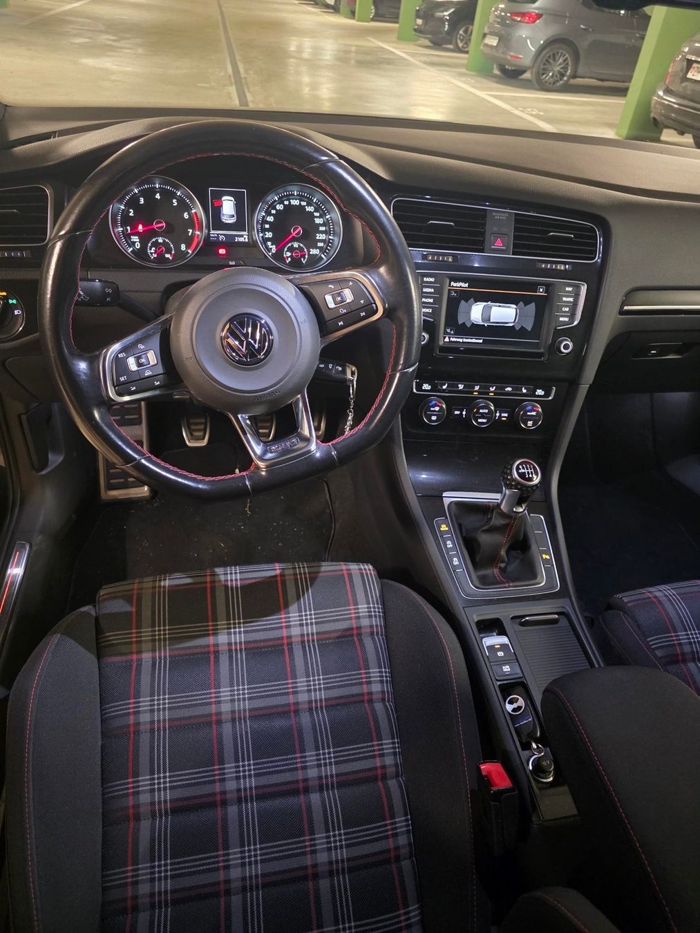 VW Automobili: VW Golf GTI Performance dunkelgrau – Usato da Zug venduto da Upinthesky 2