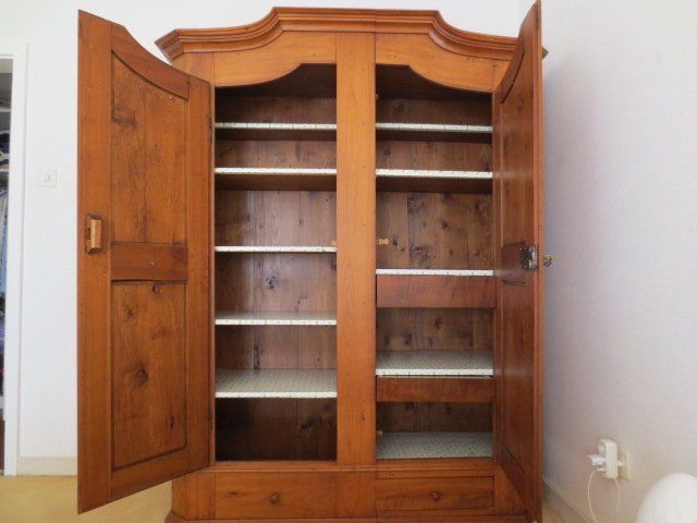 Armadi: Antiker Kirschbaumschrank – Usato da Basel venduto da Christallina 8