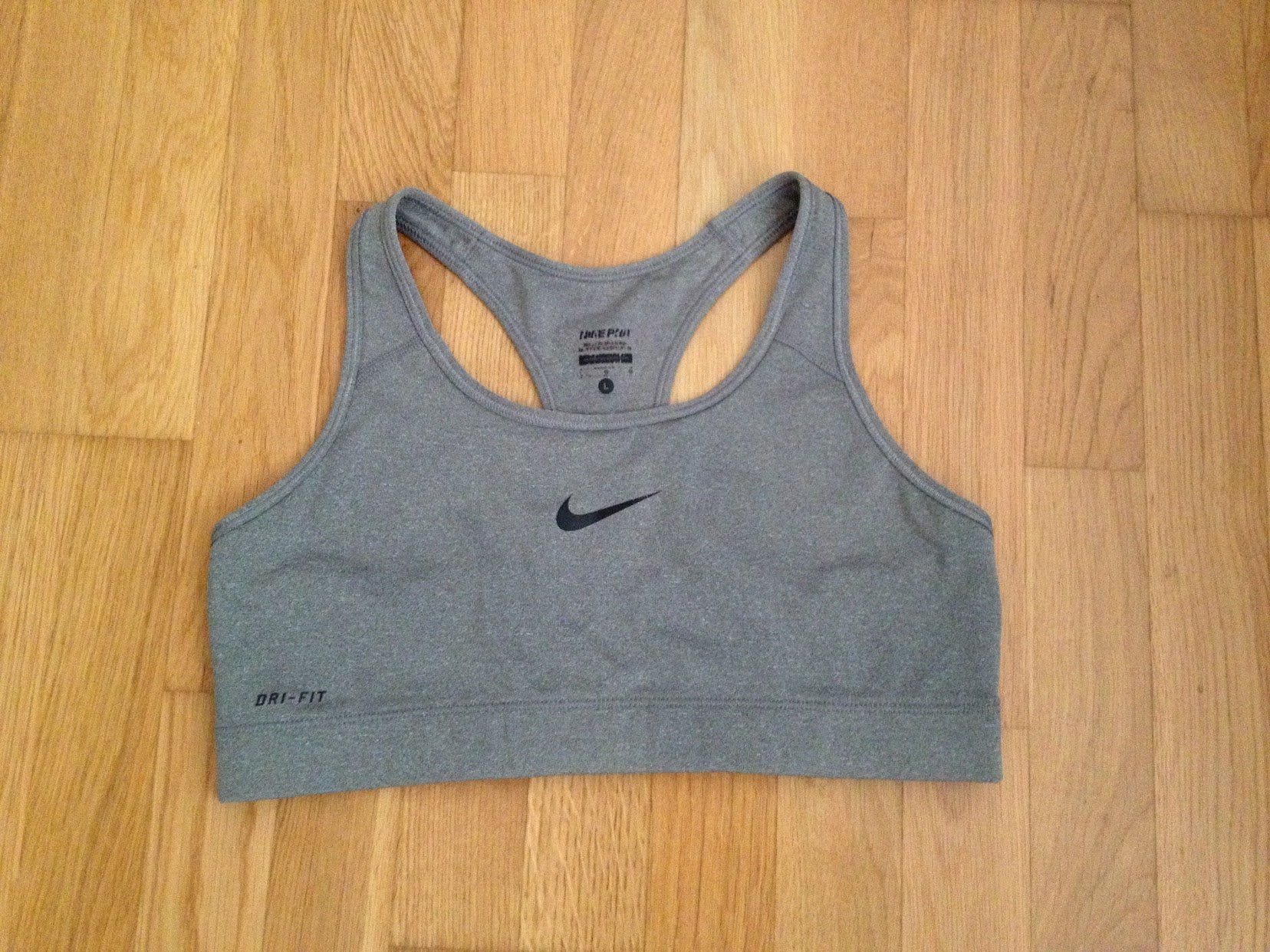 Nike Tops: Sport Top Nike – D'occasion à Dübendorf par Fip05