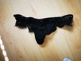 Schwarzer Tanga aus Spitze, Grösse S,  & sexy!