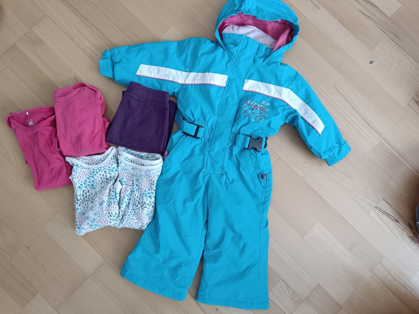 Lotti & Set di vestiti: Kleiderset Mädchen Gr.86 – Usato da Näfels venduto da ang_p78x