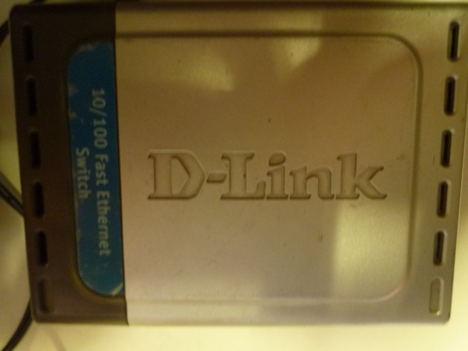 Dlink Modem & Router: D-Link Switsch 5 Port – Usato da Sissach venduto da Gruetter-Moto-Center 1