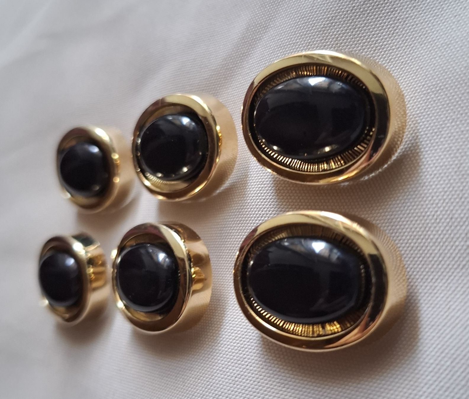 Bottoni: 6 elegante Knöpfe, oval, 29 mm. – Usato da Dietikon venduto da Hirschkopf 1