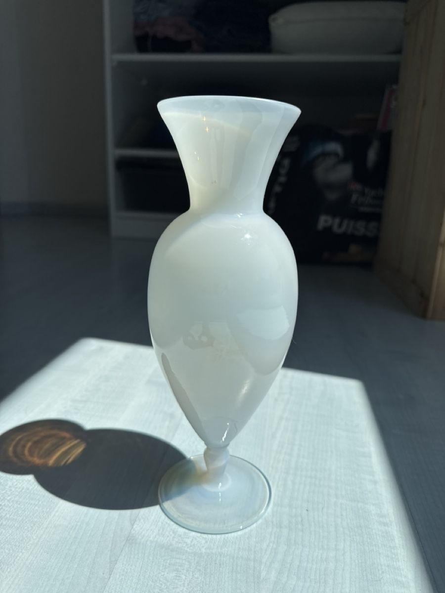 Vasi & Recipienti: Vase élégant en verre opalin blanc  – Usato da Pâquier-Montbarry venduto da ada_w658