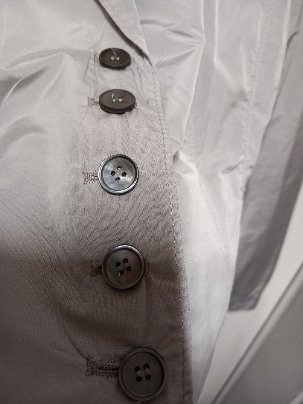 Marc Cain Giacche: Marc Cain Seide/Microfaser Blazer, hellgrau, Gr. N5 (ca M) – Usato da Gwatt (Thun) venduto da umwelt-brocki 5