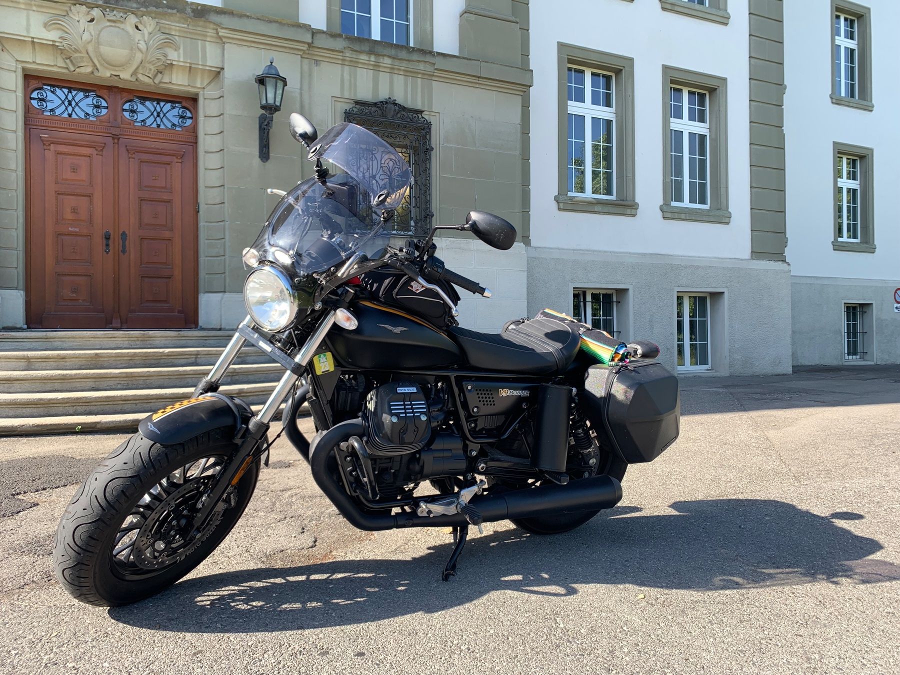 Moto Guzzi Altro: Moto Guzzi bobber V9 avec accessoires! – Usato da Matran venduto da bellzag